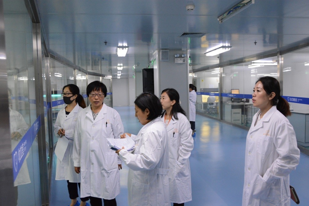 专家组在北京市脐血库实验室现场核查3